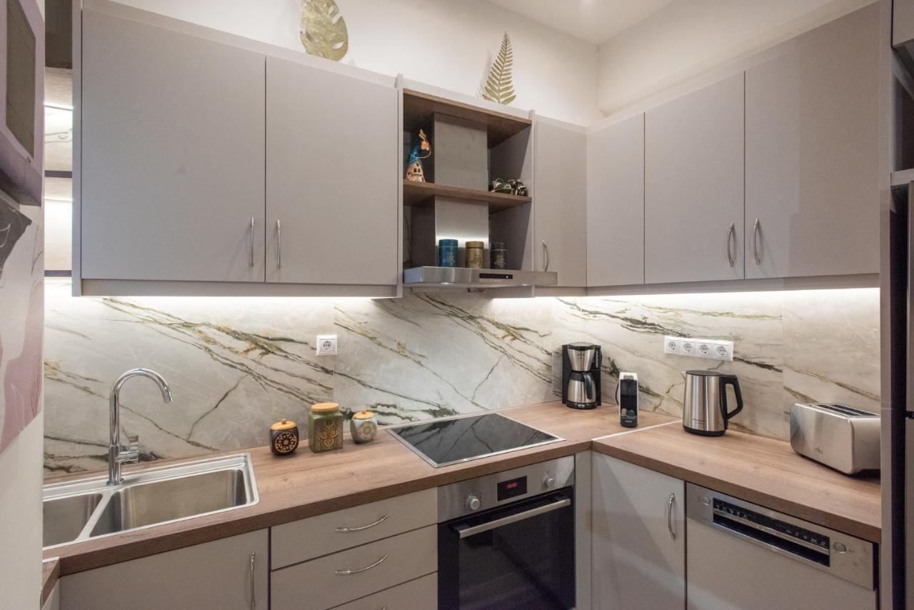 Apartment Blue Ark Acropolis Compass *
