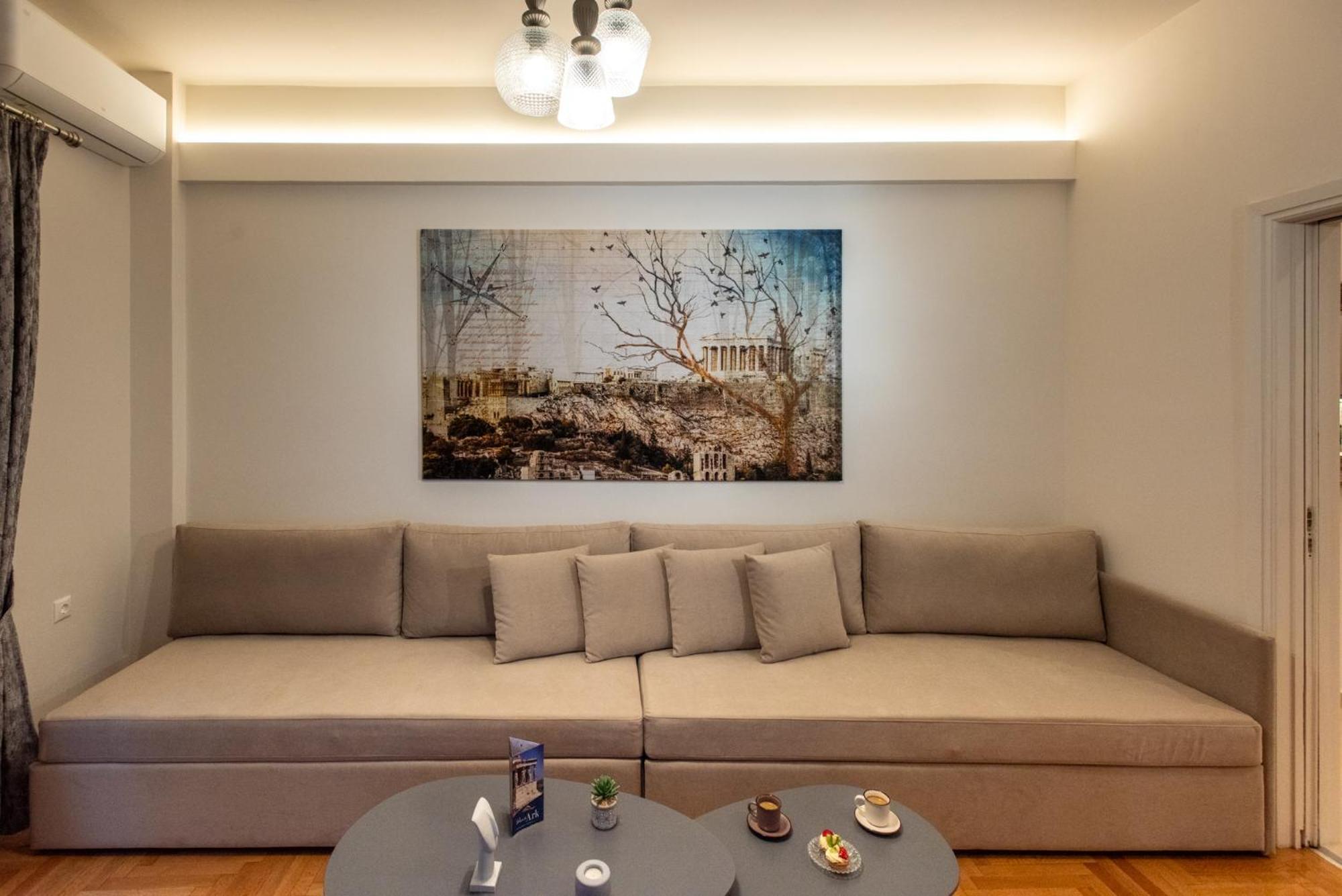 Blue Ark Acropolis Compass Apartment *